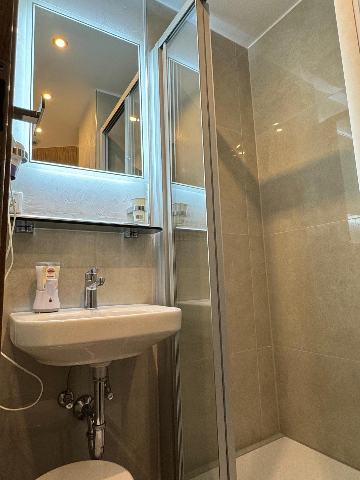 Hotel Zur Muehle Iserlohn Luaran gambar